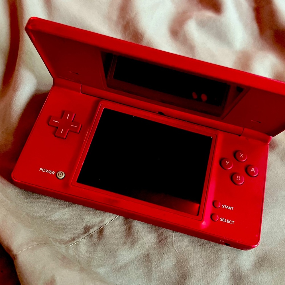 Nintendo DS pink works and comes with cord